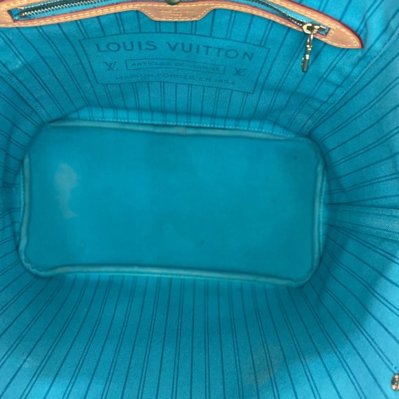 Louis Vuitton Neverfull MM Grenade in Turquoise - Picture 14 of 16